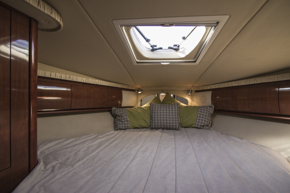 Pacific 44 Sea Ray 455 - Bedroom interior